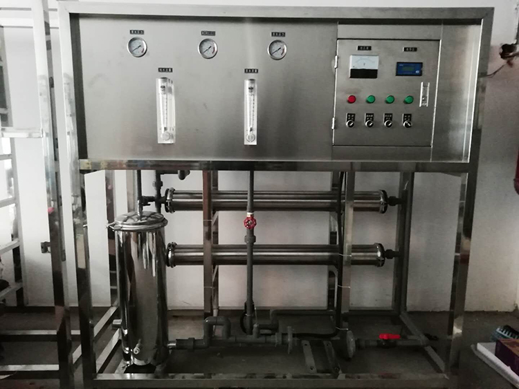純凈水設(shè)備,小型反滲透設(shè)備